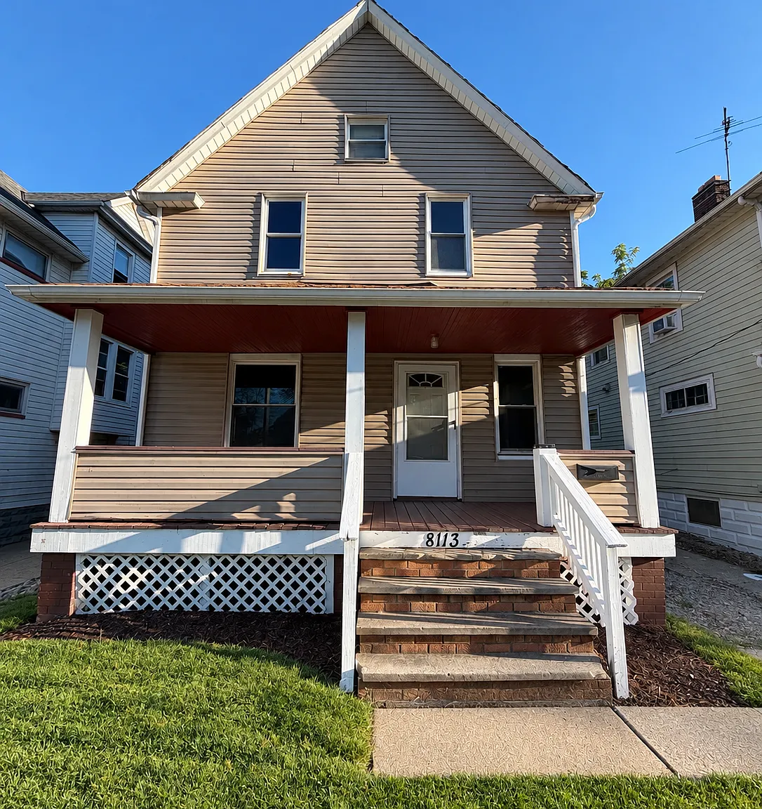 3 bed, 1.5 bath, 1243 sqft, $1,350 — Photo 1