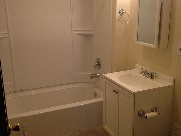 4th image of 2629 N Oakland Ave