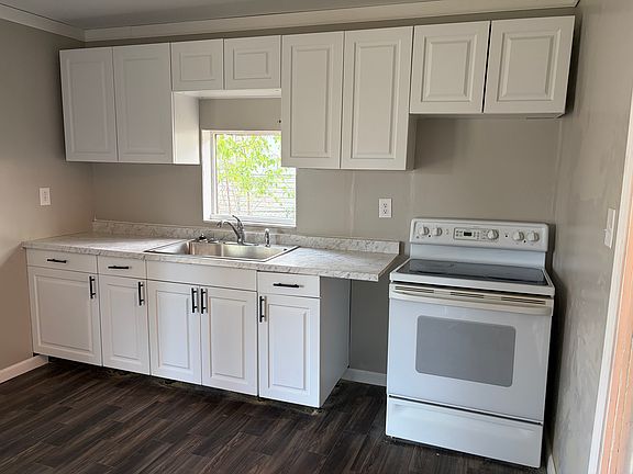 5th image of 222 E 5th St