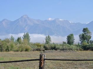 4244 Summit Dr, Mackay, ID 83251