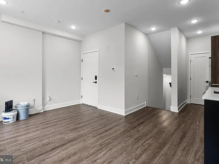 2146 N Front St #1 — Photo 3