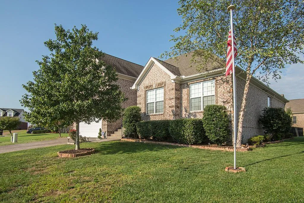 100 Porter Ct — Photo 3