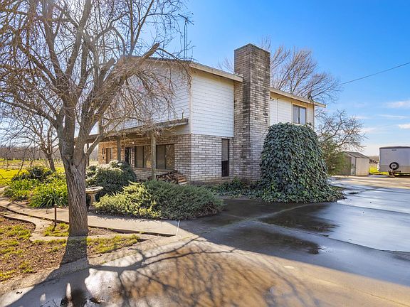 3rd image of 3781 Larkin Rd