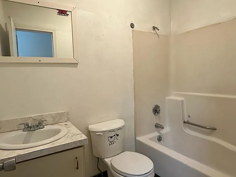273 S Leonard St #1 — Photo 5
