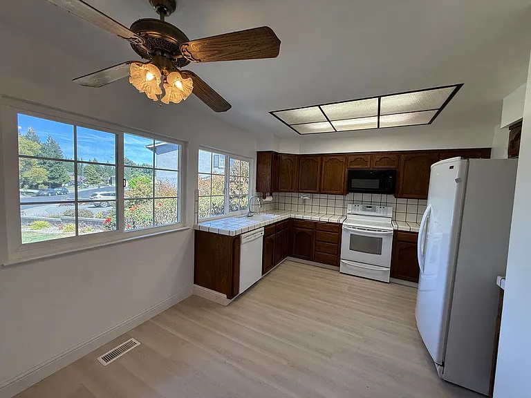 3537 Augusta Ct — Photo 5