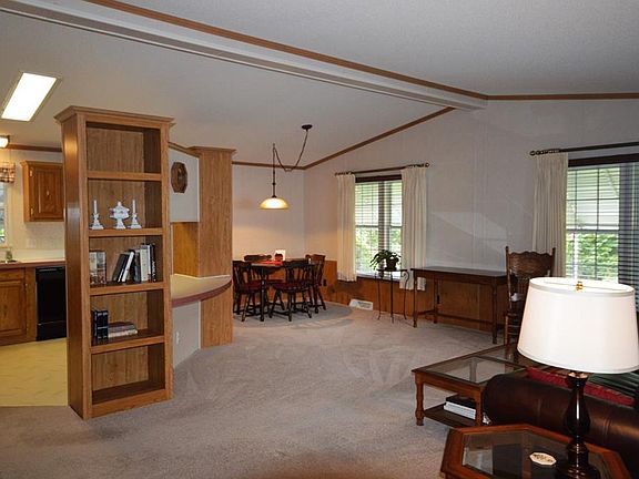3rd image of 9 Oak Dr #9