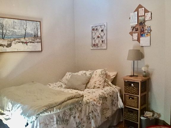 5th image of 3717 N Lakewood Ave #1