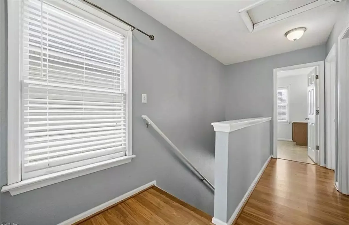 1 bed, 1.5 bath, 1670 sqft, $1,000 — Photo 3