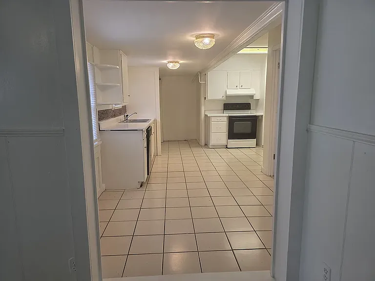 15 Burbank Blvd — Photo 3