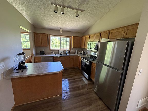 2nd image of 402 Creekside Dr