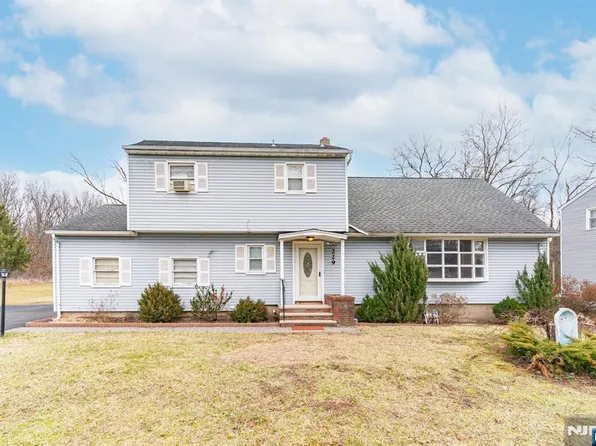 229 Edwards Rd, Parsippany, NJ 07054
