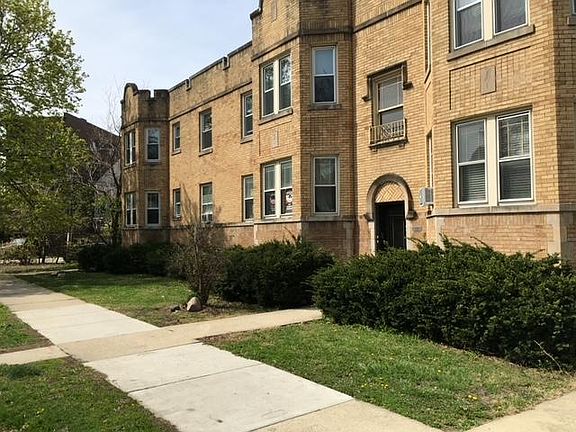 3rd image of 3726 N Christiana Ave