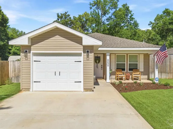 3036 N 13th Ave, Milton, FL 32583