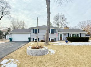 515 Roberts Ln, Batavia, IL 60510