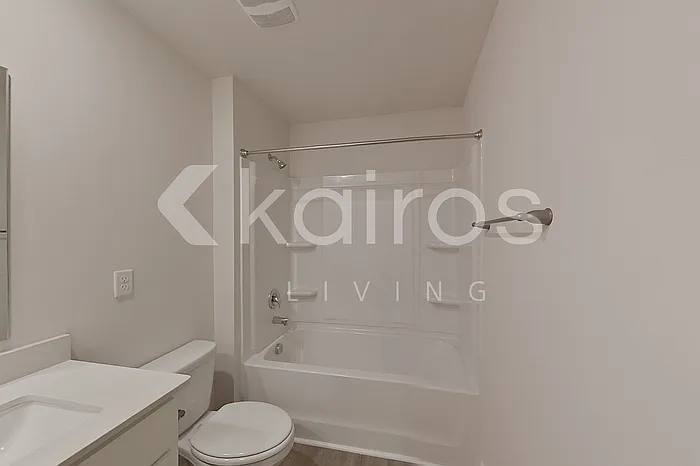 130 Inez Ave — Photo 12