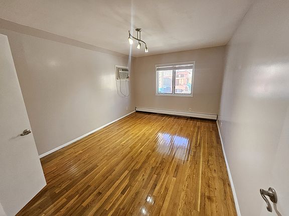 4th image of 208 Bay 11th St #1A