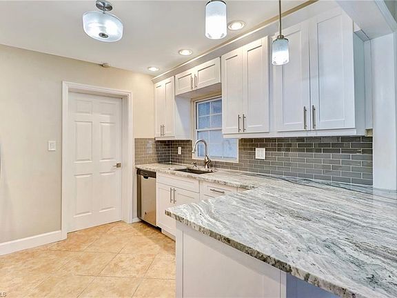 4th image of 1561 Grace Ave