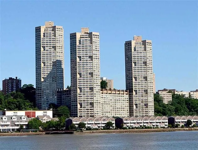 7000 Boulevard East #22A