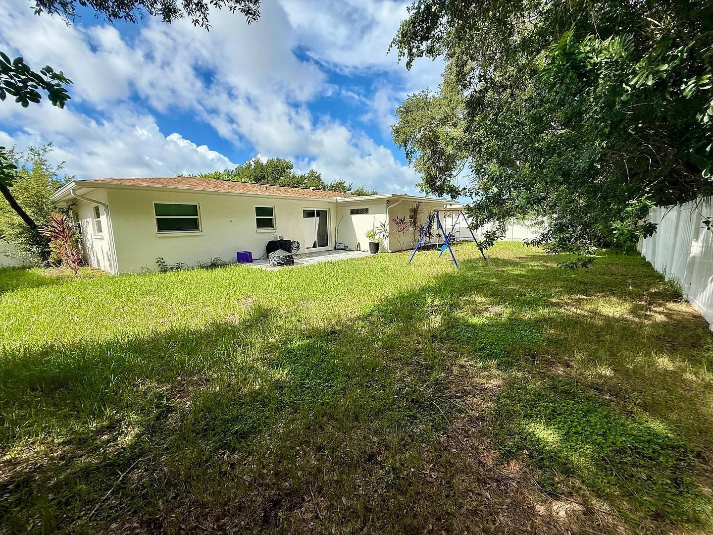 3/2/1 Single Family Home Mins From The Beach! Bonus Room — Photo 4