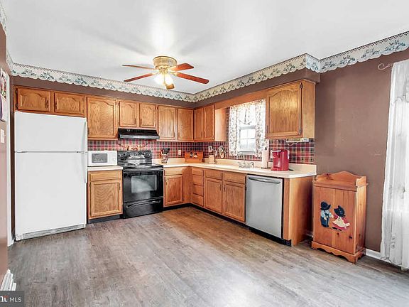5th image of 105 Independence Ct