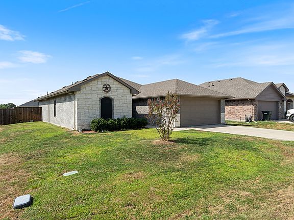 3rd image of 121 Willowbend Loop