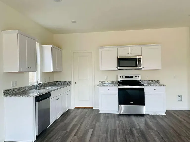 10321 Holycross Ln — Photo 4
