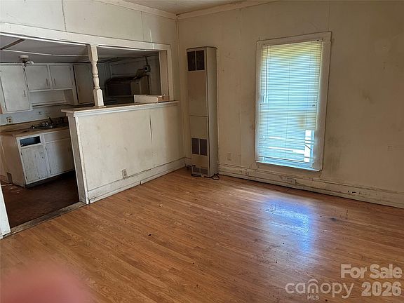 2nd image of 1032 Plymouth St