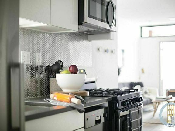 4th image of 481 Chauncey St #1F