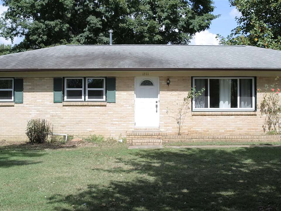 1st image of 1311 Club View Dr NW