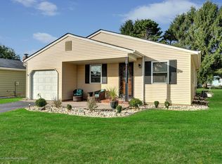 17 Chateux Ln, Toms River, NJ 08757
