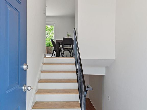 4th image of 804 S Queen Way