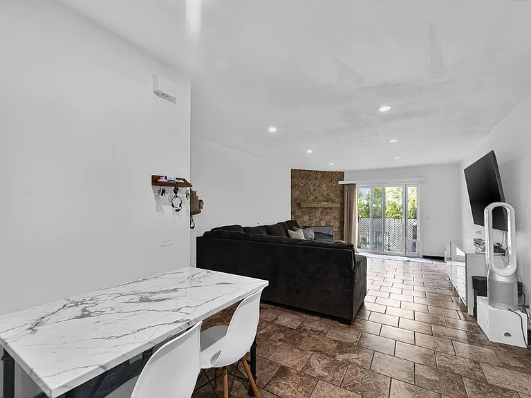 1256 Patricia Ave #15 — Photo 2