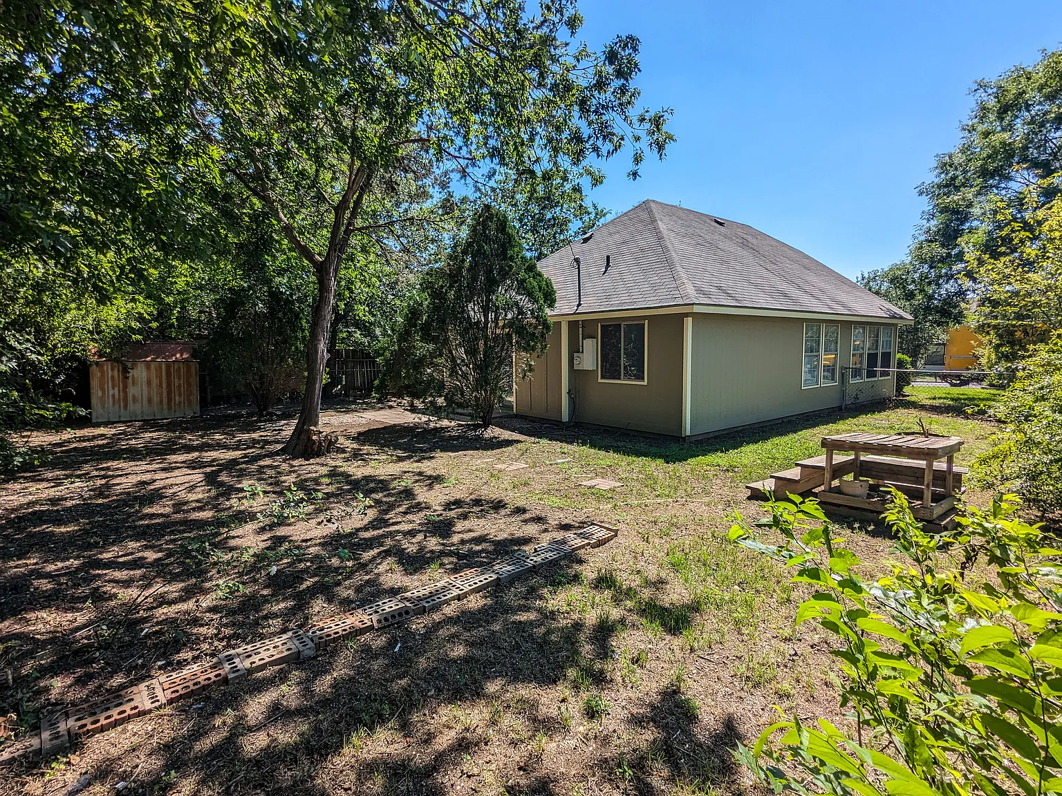 3 bed, 924 sqft, $1,195 — Photo 3