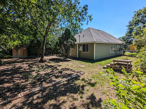 3rd image of 2314 Lazy Ridge Dr