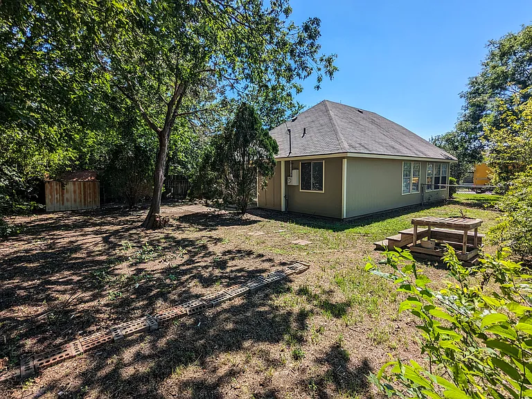 2314 Lazy Ridge Dr — Photo 3