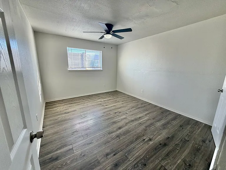7321 Melrose Ln — Photo 9