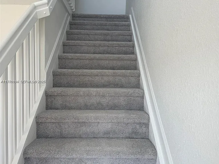 621 SE 13th Street Cir #1 — Photo 4