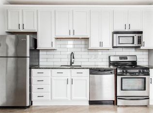 3266 N Clark St APT 3E, Chicago, IL 60657