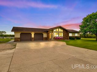 12104 T Rd, Rapid River, MI 49878