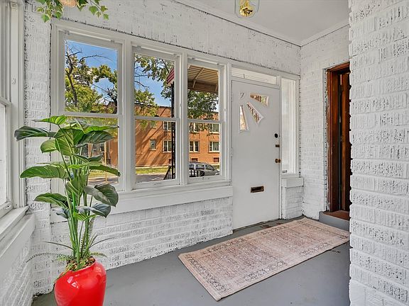 5th image of 657 E 90th St