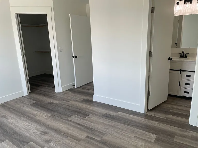 1008 W Charlotte St — Photo 11