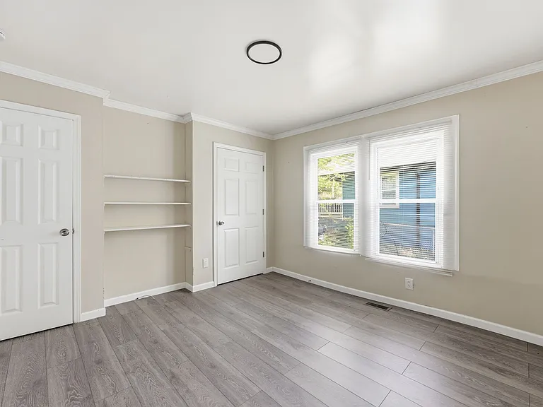 214 Markham St — Photo 8