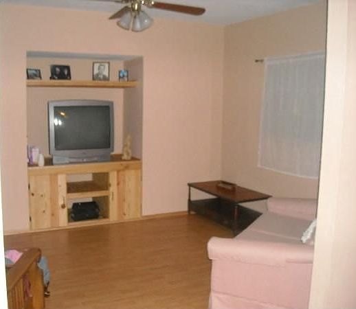 2nd image of 1097 W Holly Dr