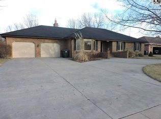 3500 Thunderbird Dr, Hutchinson, KS 67502