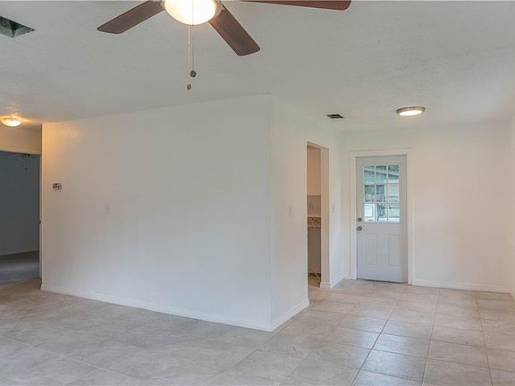4th image of 10009 Lola St
