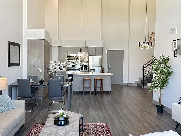 5100 Wilshire Blvd — Photo 18