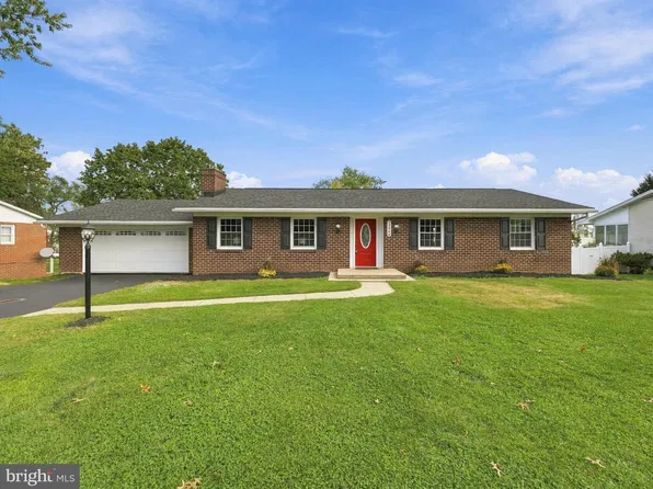 13545 Paradise Dr, Hagerstown, MD 21742