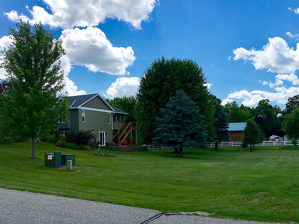 2nd image of 16174 Golfview Rd NE