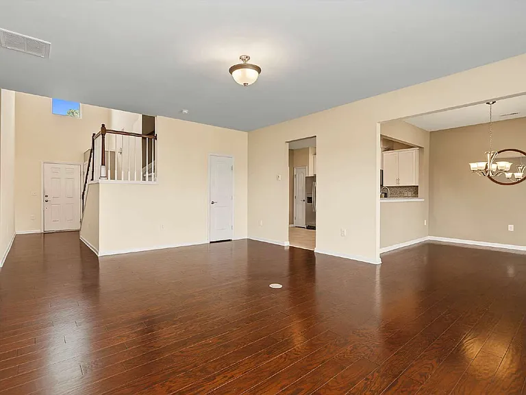 219 Lynchwick Ln — Photo 6