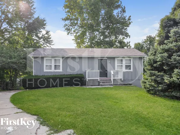 717 NE Westwind Dr, Lees Summit, MO 64086